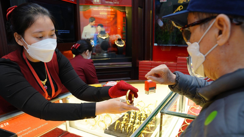 Gi&aacute; v&agrave;ng h&ocirc;m nay 15/02/2026: Tăng gần 2 triệu đồng trong tuần nhưng người mua vẫn lỗ