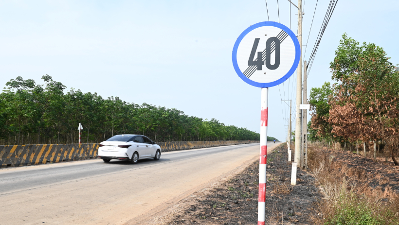 C&aacute;c biển b&aacute;o giao th&ocirc;ng tr&ecirc;n Đường tỉnh 794 đ&atilde; được thay thế