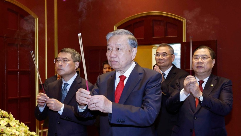 Tổng B&iacute; thư d&acirc;ng hương tại Khu Di t&iacute;ch Ho&agrave;ng th&agrave;nh Thăng Long v&agrave; Di t&iacute;ch nh&agrave; 67