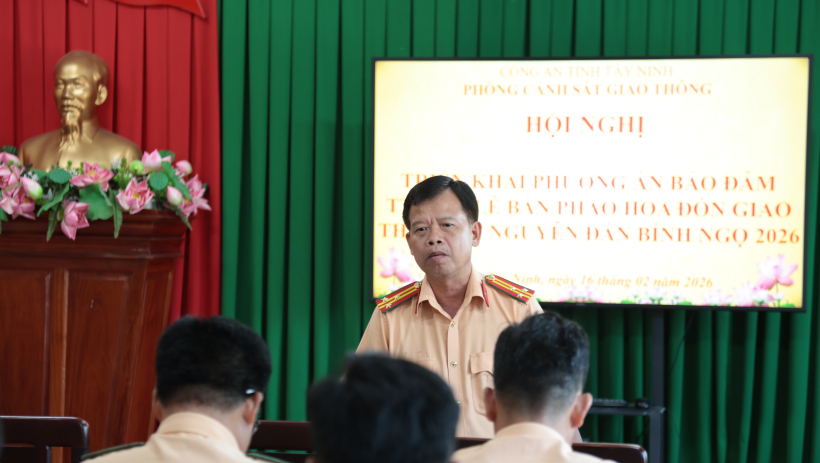 Bảo đảm an to&agrave;n giao th&ocirc;ng phục vụ lễ bắn ph&aacute;o hoa đ&oacute;n giao thừa 