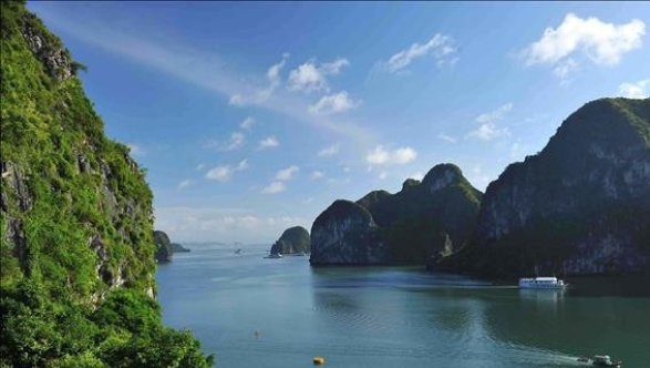 Chấp thuận đưa thuyền ba v&aacute;ch truyền thống v&agrave;o phục vụ du lịch tr&ecirc;n vịnh Hạ Long