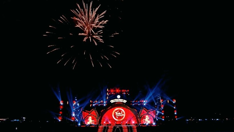 Rực rỡ ph&aacute;o hoa đ&oacute;n ch&agrave;o năm mới B&iacute;nh Ngọ 2026