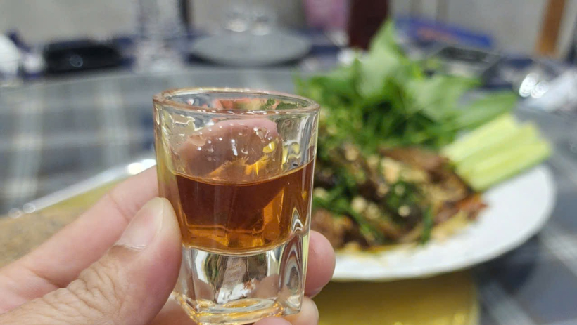 TS-BS Nguyễn Minh Hảo Hớn chỉ c&aacute;ch 'trị' kh&agrave;n tiếng, tắt tiếng trong tết tại nh&agrave;