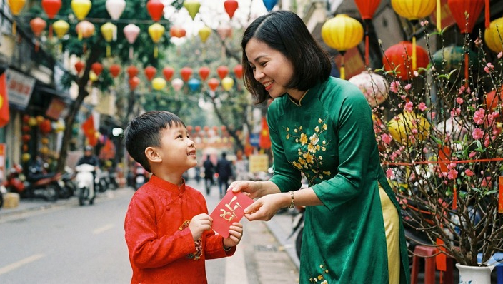 Chọn người x&ocirc;ng đất đầu năm hay tự x&ocirc;ng đất nh&agrave; m&igrave;nh?