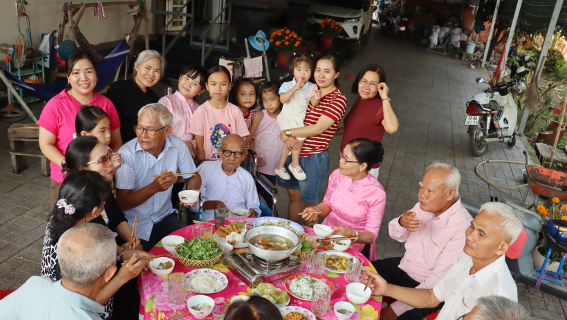 Bữa cơm ng&agrave;y tết &ndash; Gắn kết y&ecirc;u thương