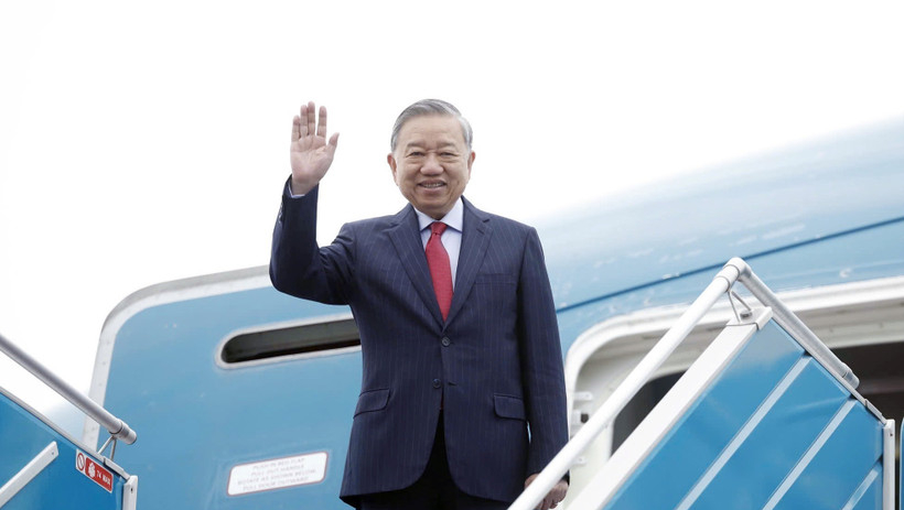 Tổng B&iacute; thư T&ocirc; L&acirc;m l&ecirc;n đường tham dự cuộc họp khai mạc Hội đồng H&ograve;a b&igrave;nh về Gaza