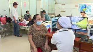 Chuyện về những người b&aacute;c sĩ trực Tết