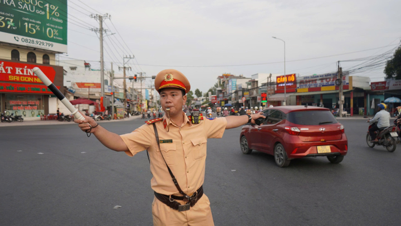 T&acirc;y Ninh: M&ugrave;ng 6 tết, lượng phương tiện giao th&ocirc;ng tăng đột biến