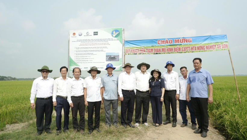 L&atilde;nh đạo tỉnh T&acirc;y Ninh khảo s&aacute;t v&agrave; thăm c&aacute;c đơn vị hoạt động trong lĩnh vực n&ocirc;ng nghiệp