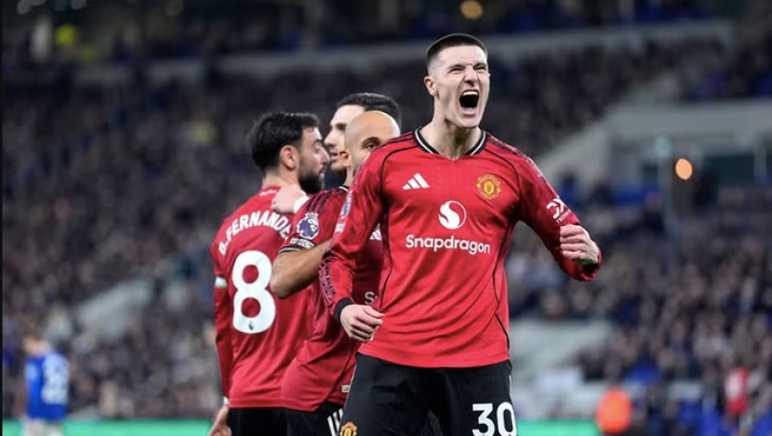 Man United c&oacute; chiến thắng thứ 4, l&ecirc;n hạng 4
