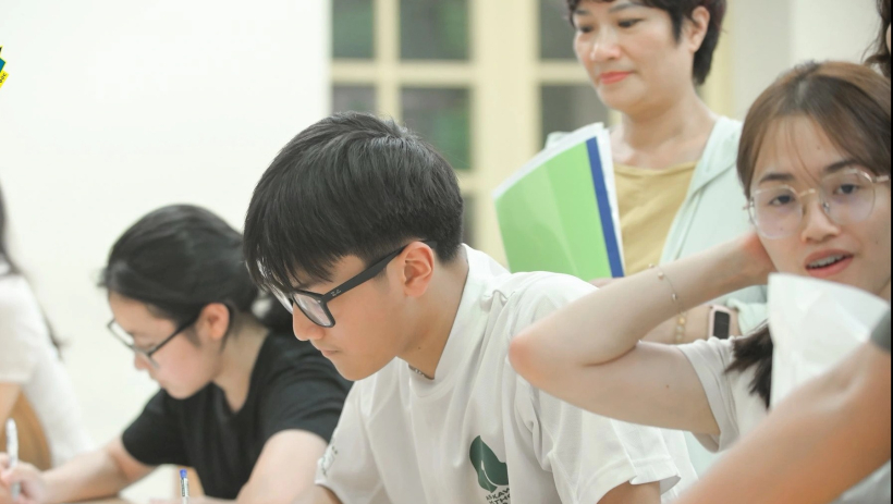 Thi v&agrave;o lớp 10, phần lớn chọn m&ocirc;n ngoại ngữ