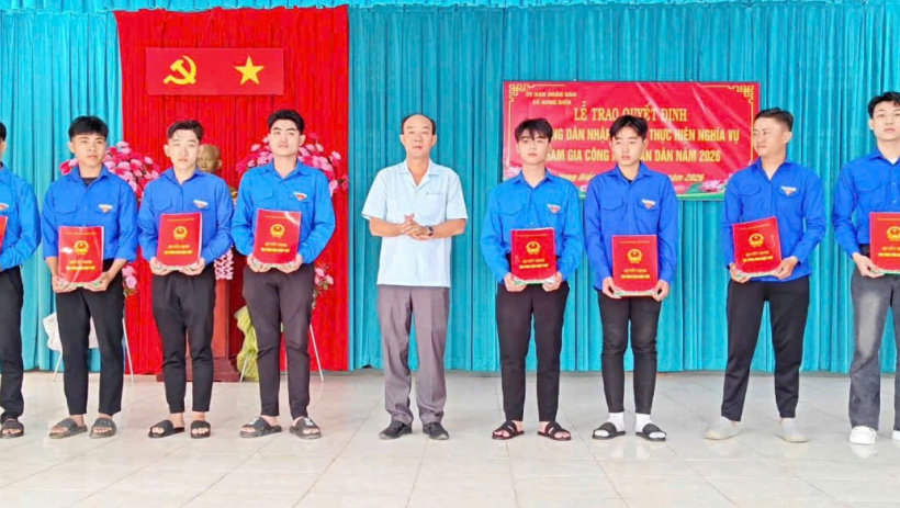 Thanh ni&ecirc;n sẵn s&agrave;ng nhập ngũ
