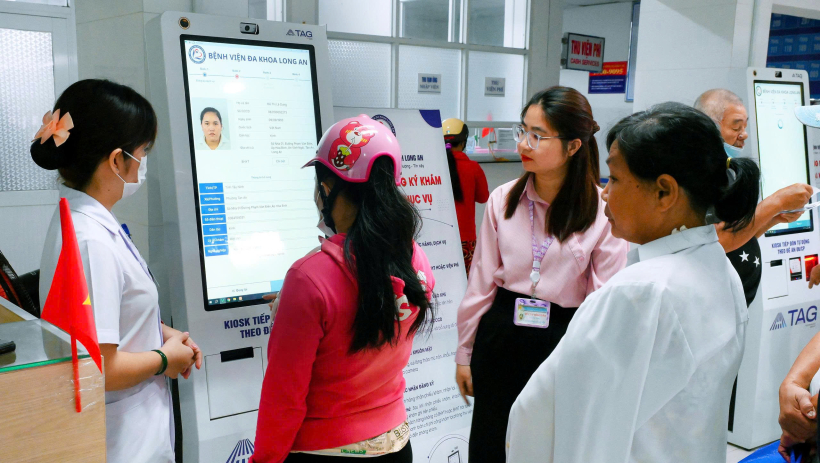 Đẩy mạnh chuyển đổi số, n&acirc;ng chất phục vụ người d&acirc;n