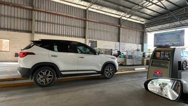 Từ 01/3, &ocirc; t&ocirc; phải đ&aacute;p ứng kiểm định kh&iacute; thải mới ra sao?