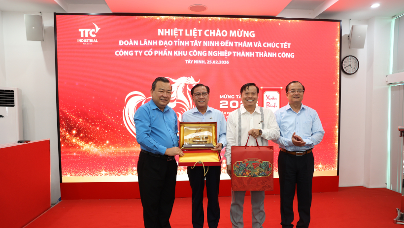 Ph&oacute; B&iacute; thư Tỉnh ủy Phạm H&ugrave;ng Th&aacute;i thăm, ch&uacute;c tết doanh nghiệp