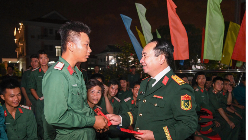 Sắc xu&acirc;n qu&acirc;n ngũ