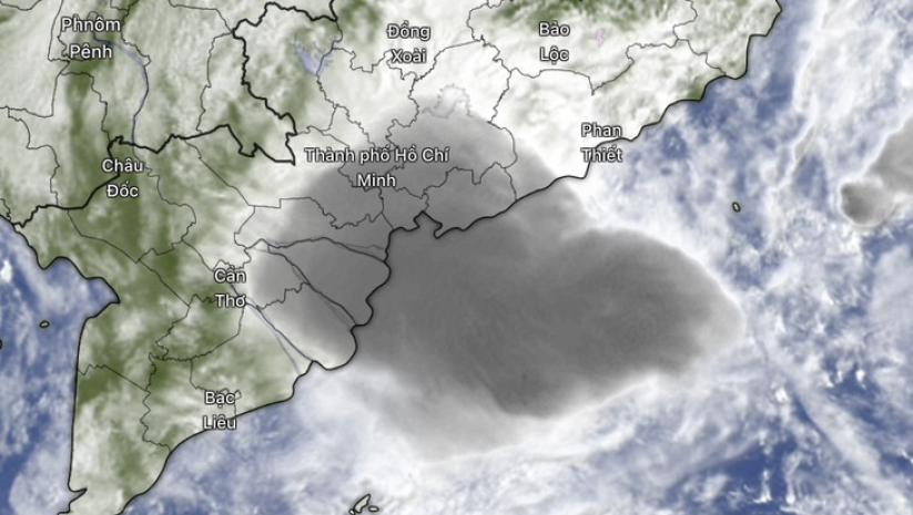 M&acirc;y d&ocirc;ng đang k&eacute;o v&agrave;o, trung t&acirc;m TP.HCM mưa tr&aacute;i m&ugrave;a, chiều tối mưa nhiều hơn