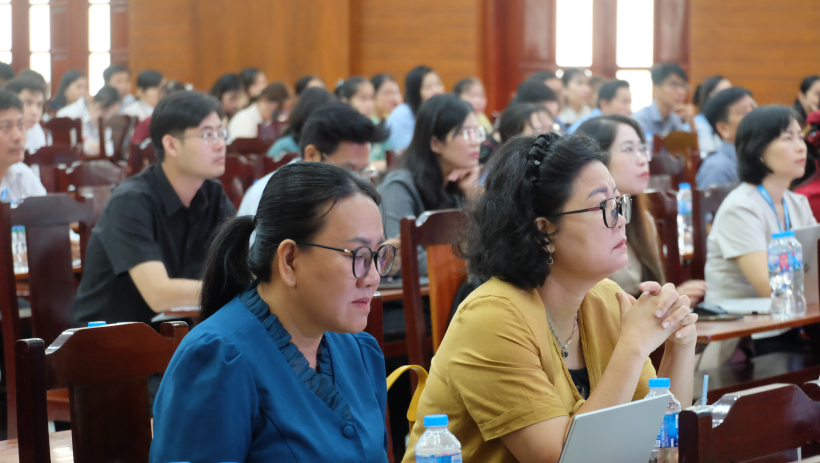 Bồi dưỡng kỹ năng viết ch&iacute;nh luận, n&acirc;ng cao bản lĩnh bảo vệ nền tảng tư tưởng của Đảng