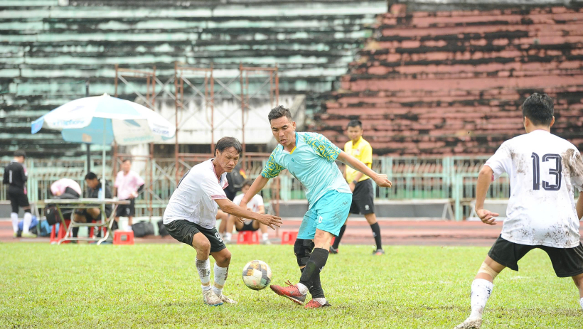 B&ugrave;ng nổ ng&agrave;y thi đấu đầu ti&ecirc;n Giải b&oacute;ng đ&aacute; Truyền h&igrave;nh T&acirc;y Ninh Cup TKP 2026