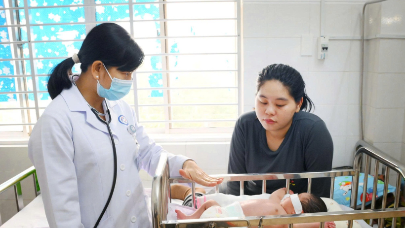 Những 'người mẹ thứ hai' của trẻ sơ sinh