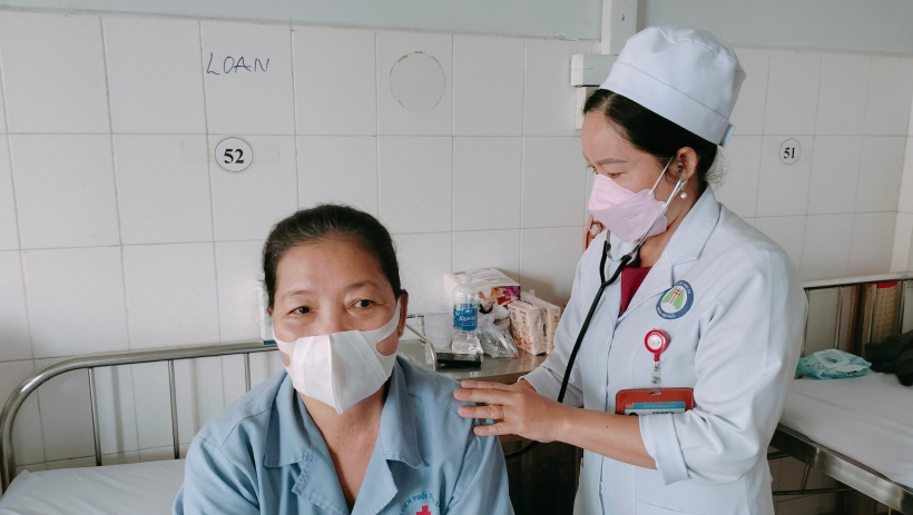 Những thầy thuốc tận t&acirc;m với người bệnh