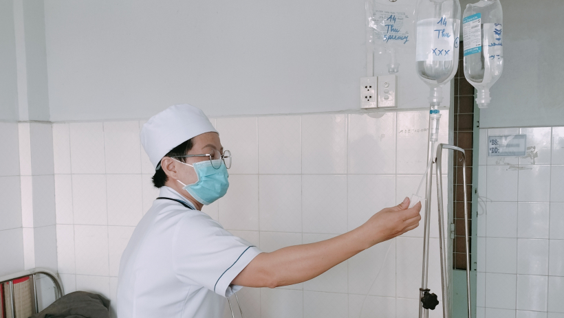 Những thầy thuốc tận t&acirc;m với nghề 