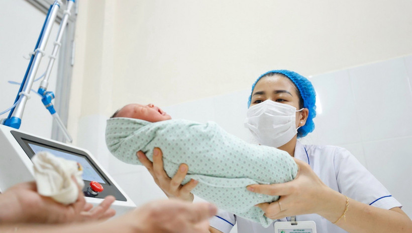 Hướng tới tầm nh&igrave;n to&agrave;n diện trong chăm s&oacute;c sức khỏe b&agrave; mẹ, trẻ em