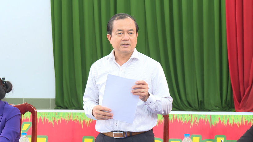 Ph&oacute; Chủ tịch Ủy ban Bầu cử tỉnh kiểm tra c&ocirc;ng t&aacute;c chuẩn bị bầu cử tại x&atilde; An Lục Long