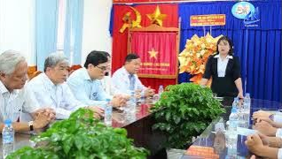 Ph&oacute; Gi&aacute;m đốc Sở Y tế thăm, ch&uacute;c mừng c&aacute;c cơ sở y tế nh&acirc;n ng&agrave;y 27/02