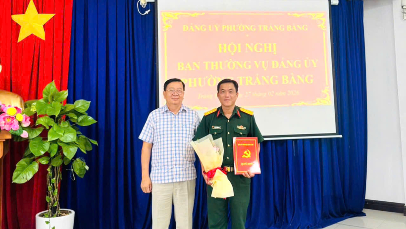 Phường Trảng B&agrave;ng: C&ocirc;ng bố v&agrave; trao quyết định về c&ocirc;ng t&aacute;c c&aacute;n bộ