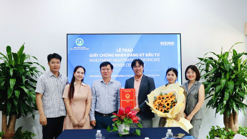 Ban Quản l&yacute; Khu kinh tế tỉnh trao giấy chứng nhận đầu tư dự &aacute;n Kizuna 5 hơn 1.700 tỉ đồng