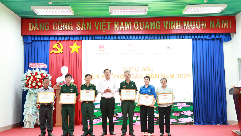 X&atilde; Ninh Điền: S&ocirc;i nổi Ng&agrave;y hội Bi&ecirc;n ph&ograve;ng to&agrave;n d&acirc;n