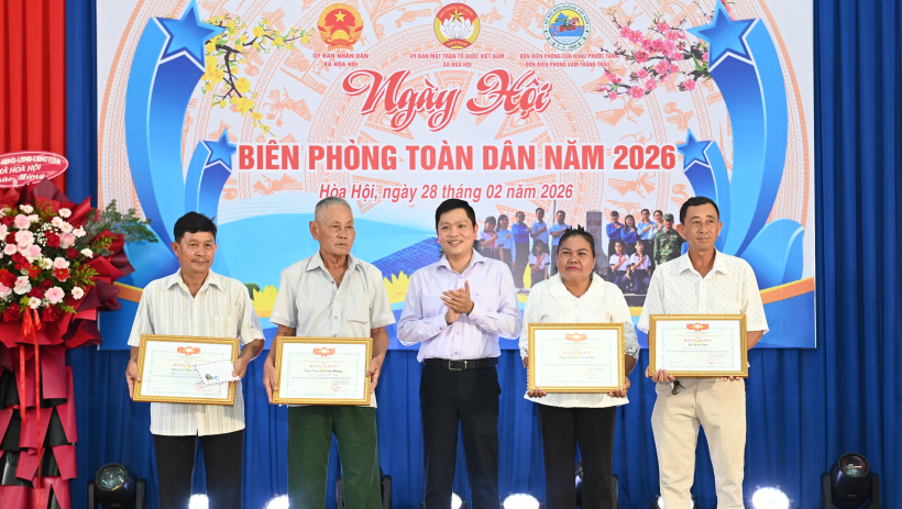 Tưng bừng &ldquo;Ng&agrave;y hội Bi&ecirc;n ph&ograve;ng to&agrave;n d&acirc;n&rdquo; năm 2026 x&atilde; H&ograve;a Hội