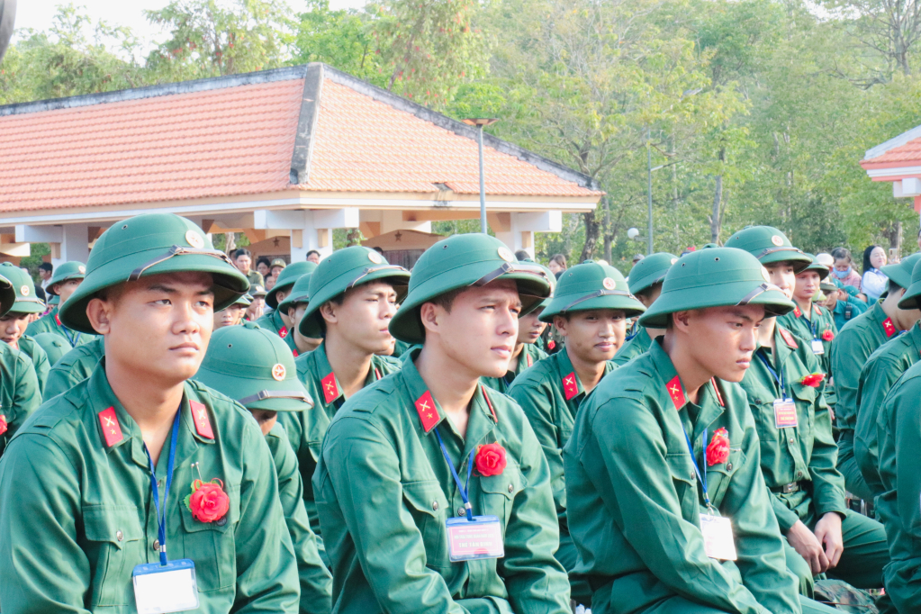 R88 Club-157 thanh ni&ecirc;n Cụm 1, Ban Chỉ huy Ph&ograve;ng thủ khu vực 1