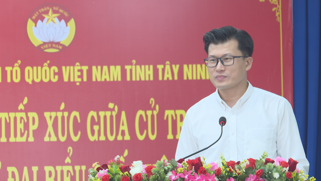 Ứng cử viên Châu Trần Nhật Minh trình bày trước Hội nghị