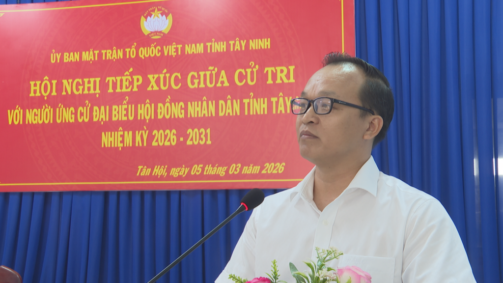 Ứng cử viên Võ Quốc Khánh trình bày chương trình hành động trước cử tri