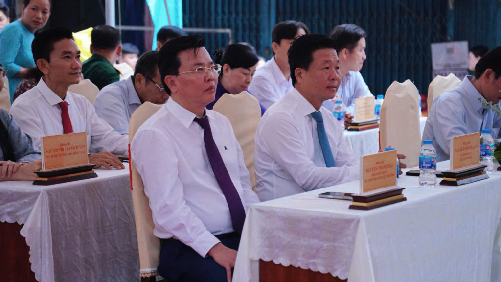 Đại biểu tham dự lễ khai mạc