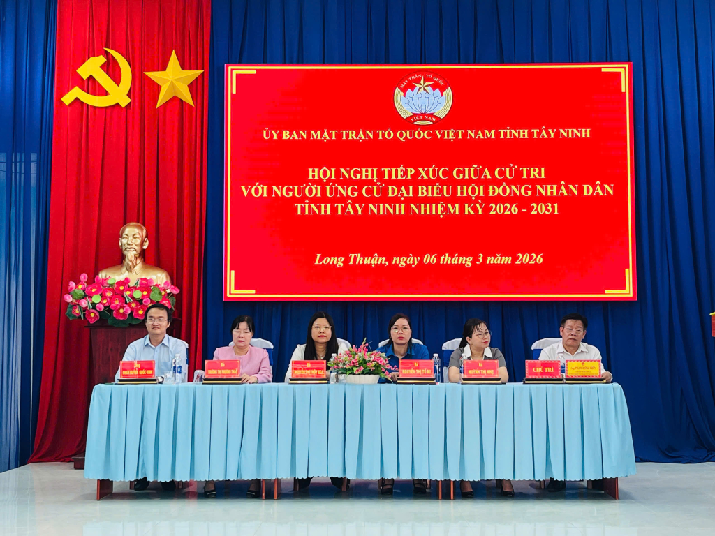 Ứng cử vi&ecirc;n đại biểu HĐND tỉnh tiếp x&uacute;c cử tri x&atilde; Long Thuận