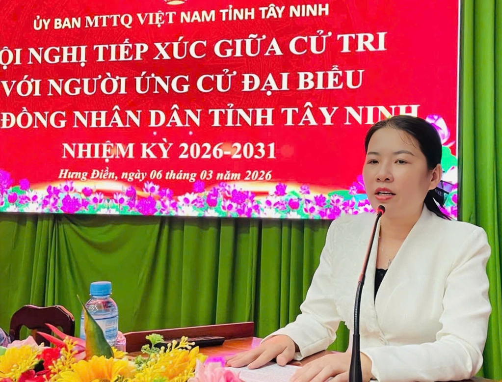 Ứng cử viên Nguyễn Việt Hồng - Phó Bí thư Thường trực Đảng ủy xã Tuyên Bình, tỉnh Tây Ninh trình bày chương trình hành động