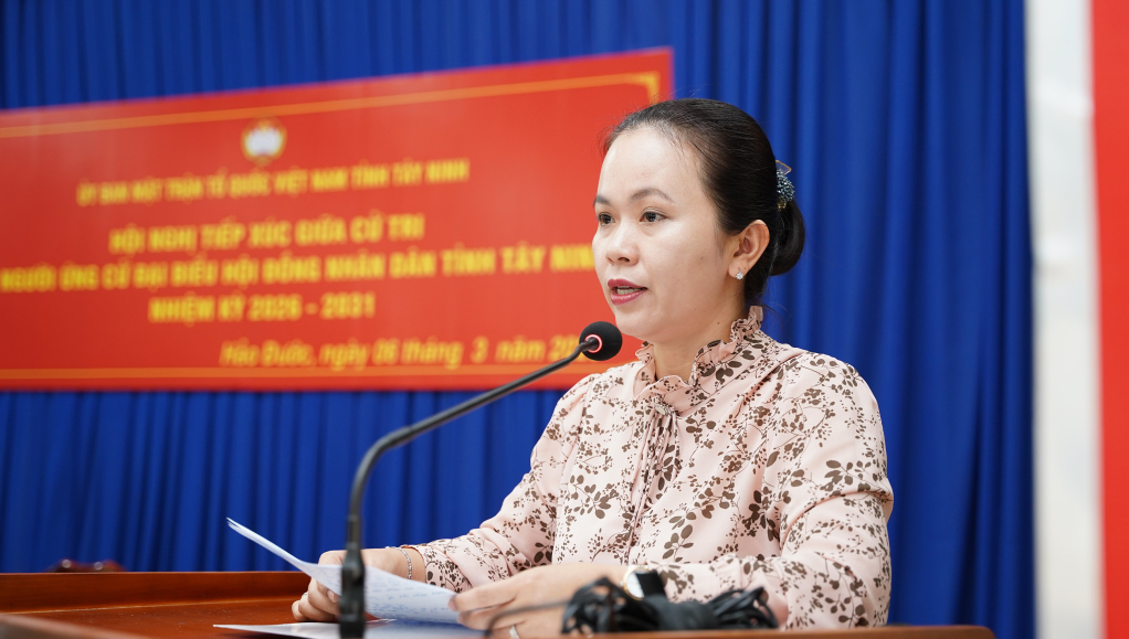 Ứng cử viên Trần Thị Ngọc Mai - Phó Chánh Văn phòng UBND tỉnh Tây Ninh trình bày chương trình hành động