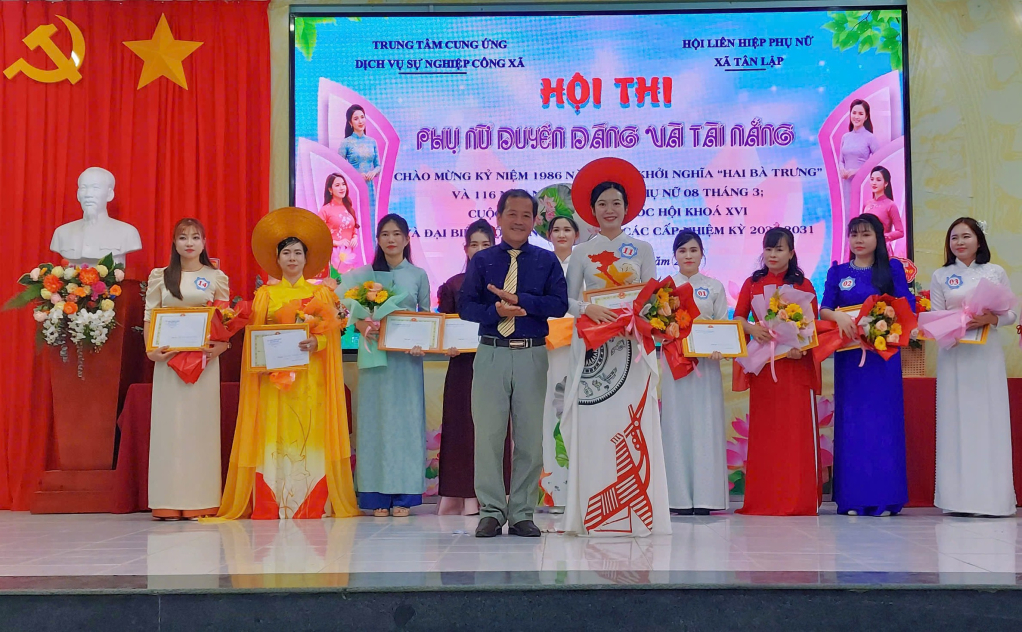 X&atilde; T&acirc;n Lập: S&ocirc;i nổi Hội thi Phụ nữ duy&ecirc;n d&aacute;ng v&agrave; t&agrave;i năng