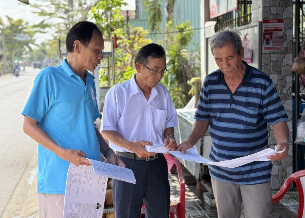 Hơn 1.600 tổ bầu cử trong toàn tỉnh Tây Ninh đang tăng tốc phát thẻ cử tri cho người dân