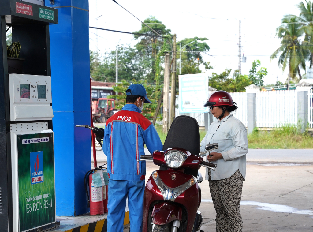 UBND tỉnh yêu cầu các cửa hàng xăng dầu chỉ ngừng bán hàng sau khi được Sở Công thương chấp thuận bằng văn bản