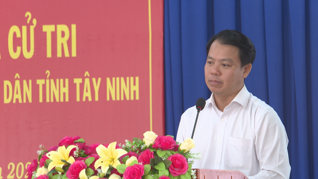 Ứng cử viên Lê Anh Tâm - Bí thư Đảng ủy, Chủ tịch HĐND xã Tân Hội trình bày chương trình hành động