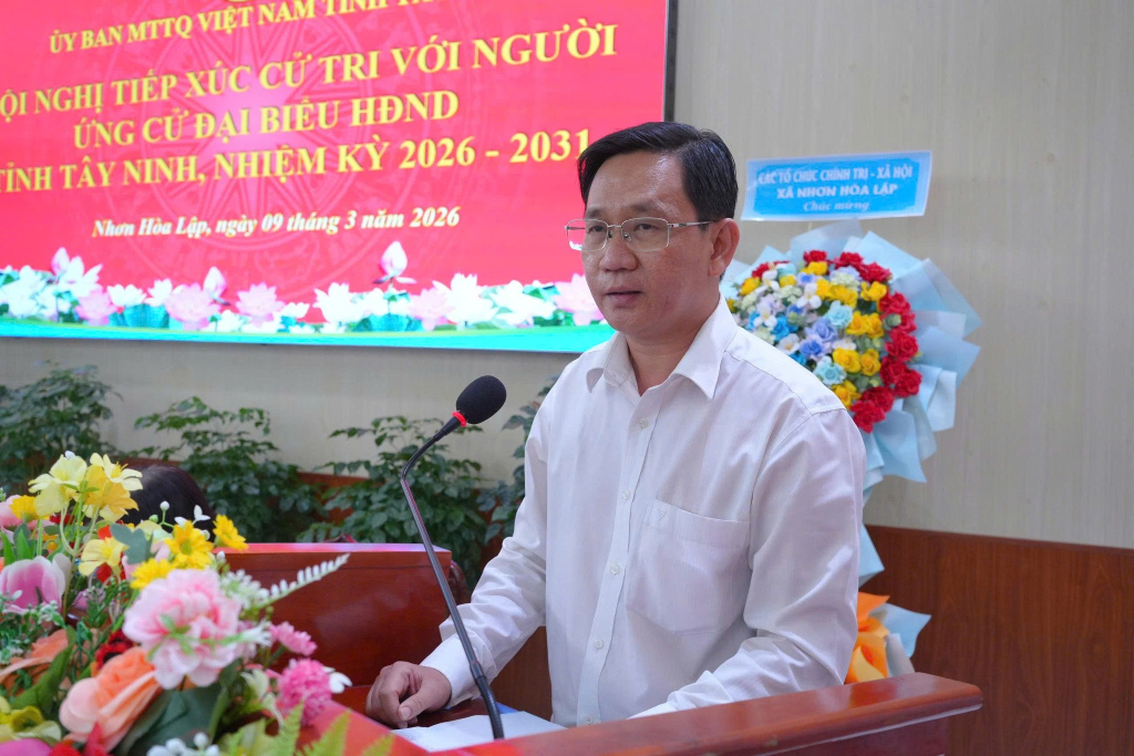 Ông Lê Huỳnh Phúc - Đảng ủy viên, Phó Chánh Văn phòng  Đoàn đại biểu Quốc hội và Hội đồng nhân dân tỉnh Tây Ninh trình bày chương trình hành động 