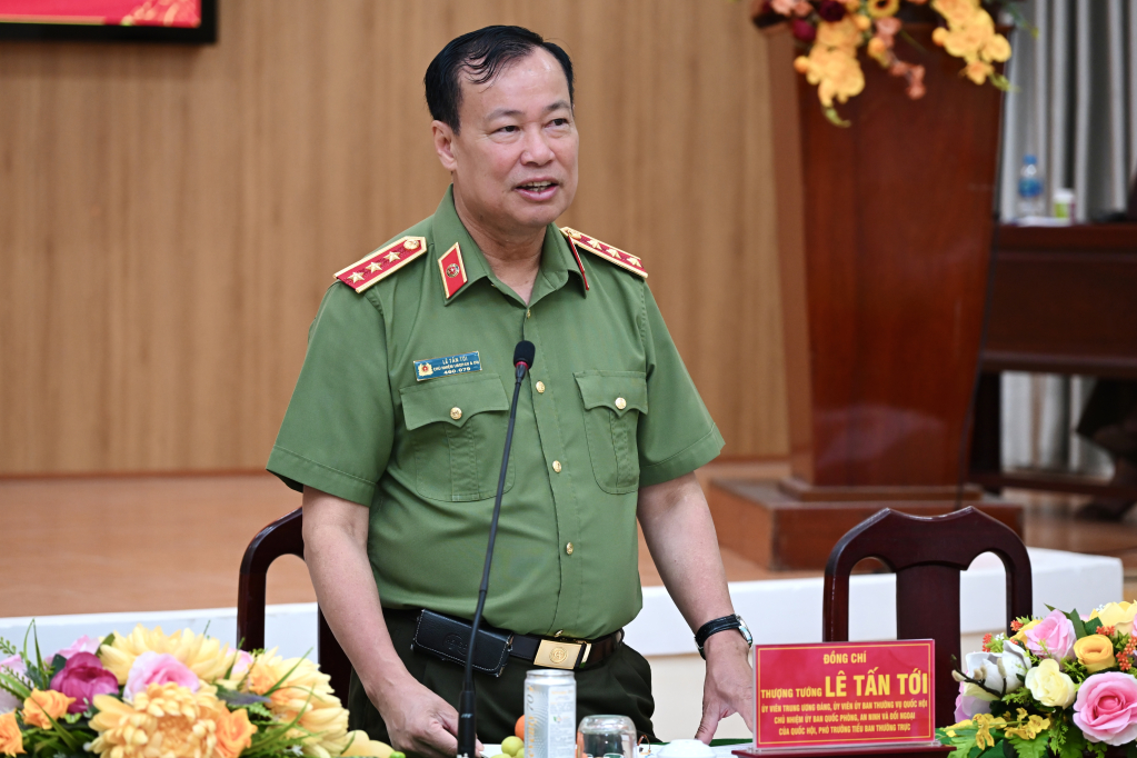 Thượng tướng Lê Tấn Tới - Uỷ viên Ban Chấp hành Trung ương Đảng, Uỷ viên Uỷ ban Thường vụ Quốc hội, Chủ nhiệm Uỷ ban Quốc phòng, An ninh và Đối ngoại của Quốc có buổi làm việc tại xã Đức Lập và Mỹ Thạnh (Tây Ninh) về công tác bảo đảm an ninh bầu cử.