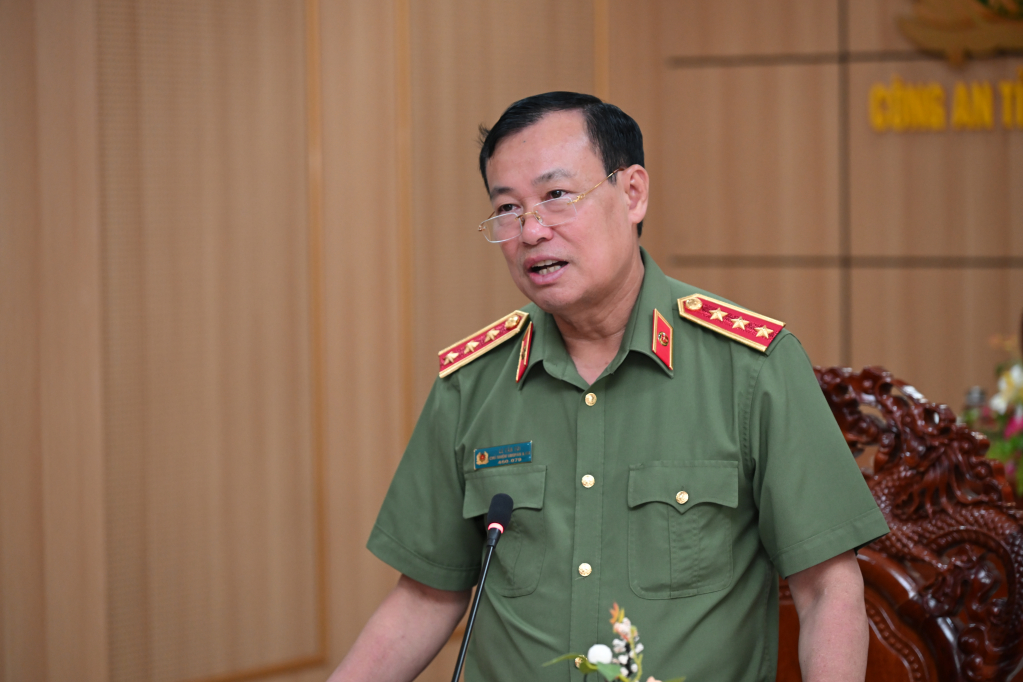 Thượng tướng Lê Tấn Tới làm việc với Công an tỉnh về công tác an ninh bầu cử