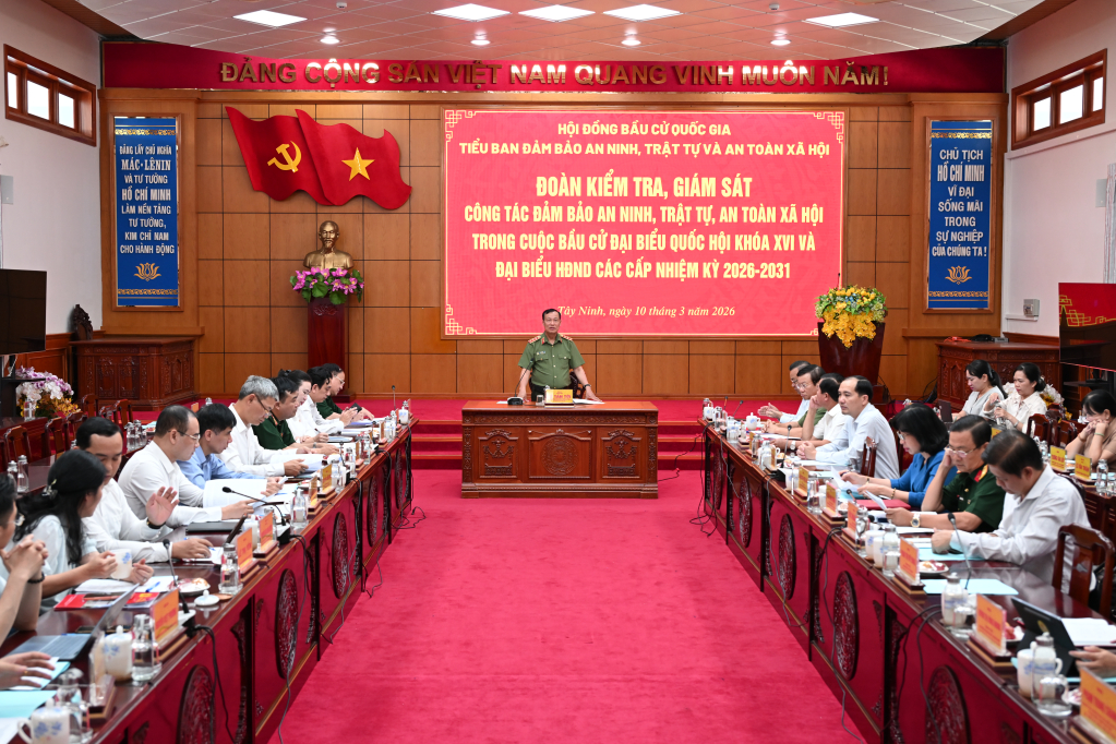 Thượng tướng Lê Tấn Tới - Ủy viên Ban Chấp hành Trung ương Đảng, Chủ nhiệm Ủy ban Quốc phòng, An ninh và Đối ngoại của Quốc hội có buổi làm việc với tỉnh Tây Ninh về công tác bảo đảm an ninh, trật tự phục vụ bầu cử