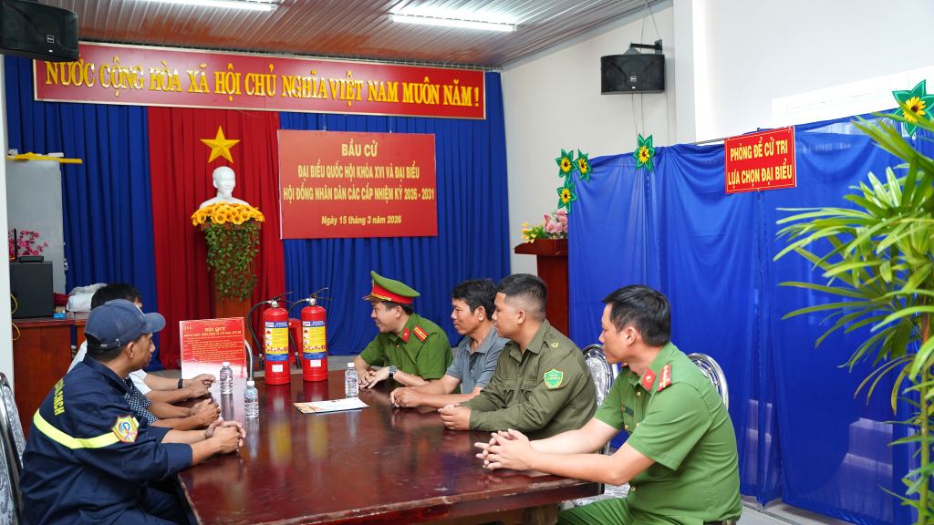 Đoàn kiểm tra kết hợp hướng dẫn, tuyên truyền về công tác đảm bảo PCCC & CNCH 