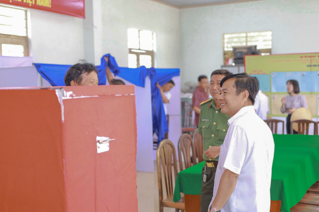 Gi&aacute;m s&aacute;t, kiểm tra c&ocirc;ng t&aacute;c chuẩn bị bầu cử tại phường Gia Lộc